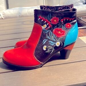 Socomfy • Women’s leather Tooled Booties
